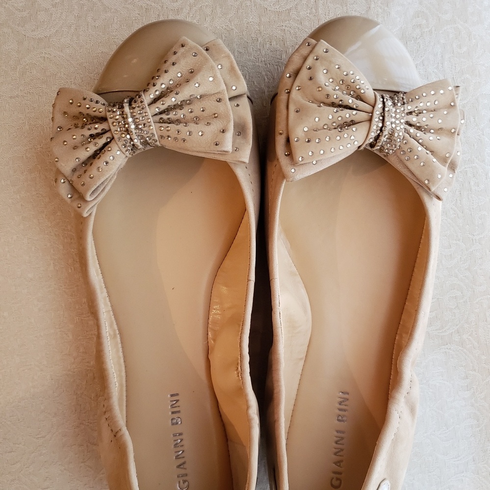 Gianni Bini leather flats